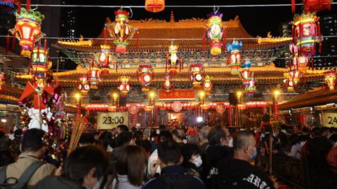 嗇色園黃大仙祠癸卯年頭炷香 復辦頭炷香盛況空前　與善信一同喜迎兔年